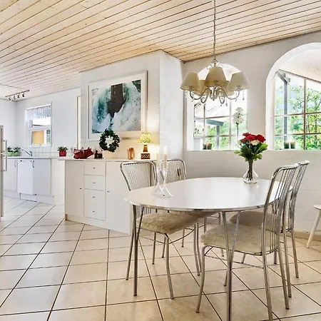 8 Person In * Hadsund